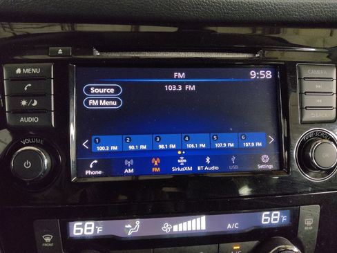 Used 2019 Nissan Rogue SV image 25