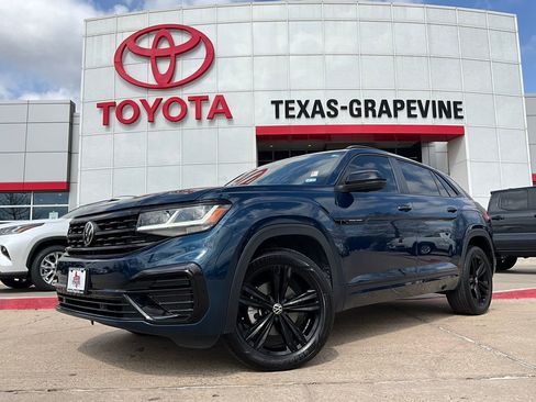 Used 2022 Volkswagen Atlas Cross Sport SEL R-Line image 2