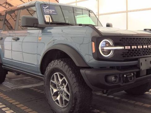 Used 2025 Ford Bronco Badlands AWD/4WD image 2