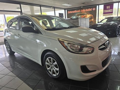 Used 2013 Hyundai Accent GS image 3