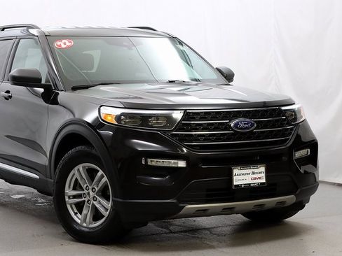 Used 2022 Ford Explorer XLT w/ Equipment Group 202A image 2