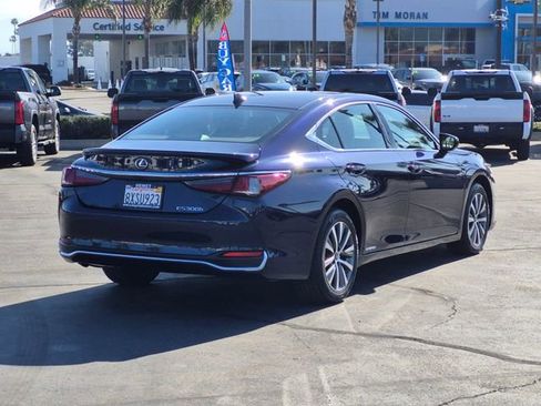 Used 2021 Lexus ES 300h w/ Accessory Package image 5