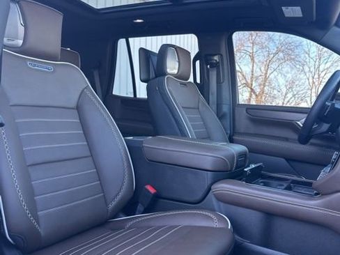 Used 2025 GMC Yukon Denali Ultimate w/ LPO, Floor Liner Package image 44