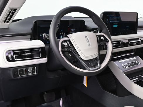 New 2026 Lincoln Aviator AWD w/ Jet Appearance Package image 11