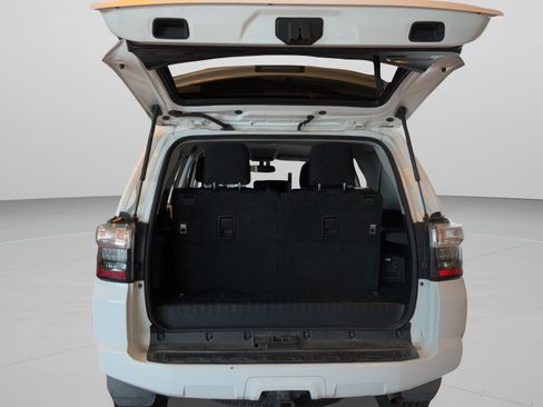 Used 2014 Toyota 4Runner SR5 RWD image 31