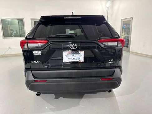 Used 2022 Toyota RAV4 LE AWD/4WD image 7