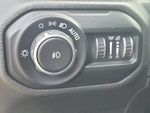 Used 2021 Jeep Wrangler Unlimited Sahara AWD/4WD image 34