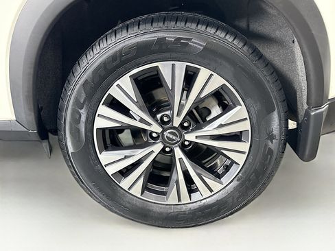 Used 2023 Nissan Rogue SV image 11