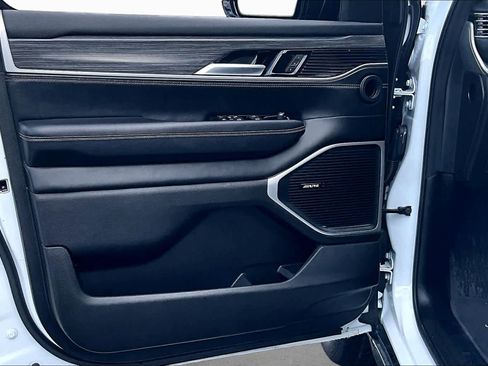 Used 2024 Jeep Wagoneer Series II w/ Flexible Seating Group AWD/4WD image 21