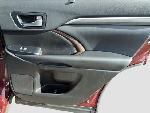 Used 2018 Toyota Highlander Limited image 11