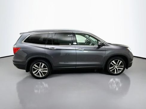 Used 2018 Honda Pilot Touring image 9