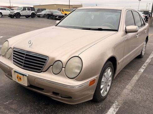 Used 2000 Mercedes-Benz E 320 Sedan image 1
