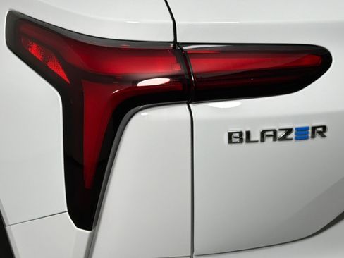 Used 2025 Chevrolet Blazer EV LT FWD image 25