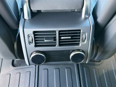 New 2026 Land Rover Discovery Dynamic SE image 20