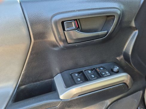 Used 2021 Toyota Tacoma SR5 AWD/4WD image 20