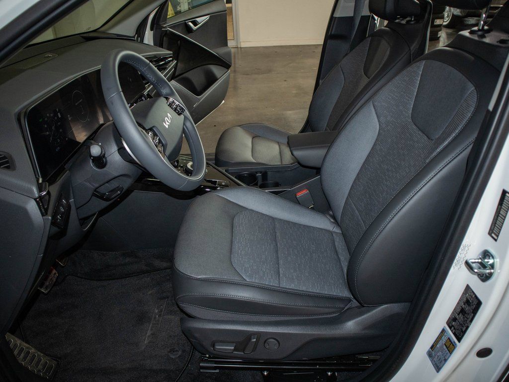 New 2023 Kia Niro Wave FWD image 8