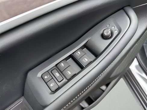 New 2025 Jeep Grand Cherokee Limited w/ Trailer Tow Package image 25