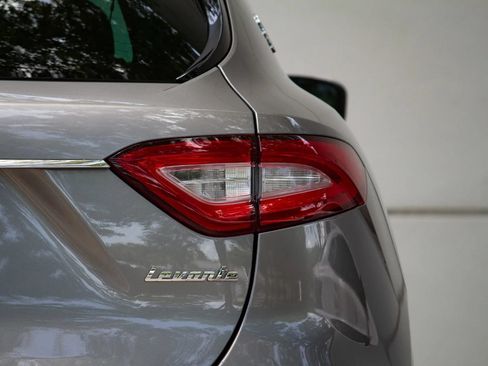 Used 2017 Maserati Levante w/ Luxury Package AWD/4WD image 13