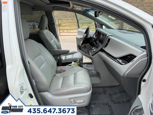 Used 2015 Toyota Sienna XLE Premium FWD image 38
