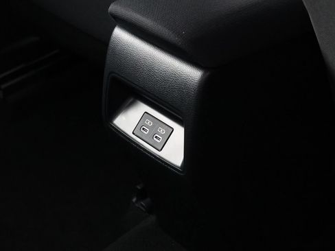Used 2026 Toyota Corolla SE FWD image 30