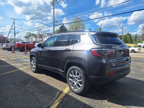 Used 2022 Jeep Compass Latitude AWD/4WD image 5