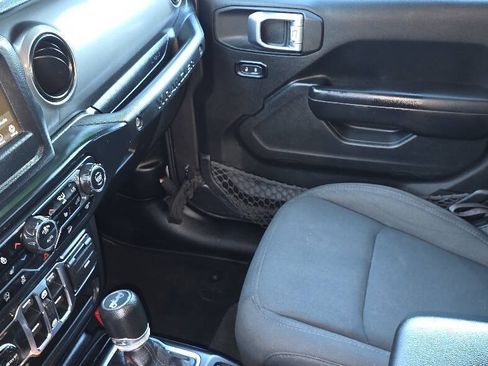 Used 2019 Jeep Wrangler Unlimited Sport S AWD/4WD image 17