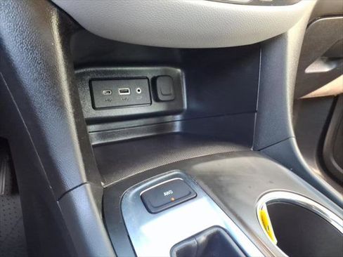 Used 2022 Chevrolet Equinox LS w/ LPO, Floor Liner Package AWD/4WD image 18