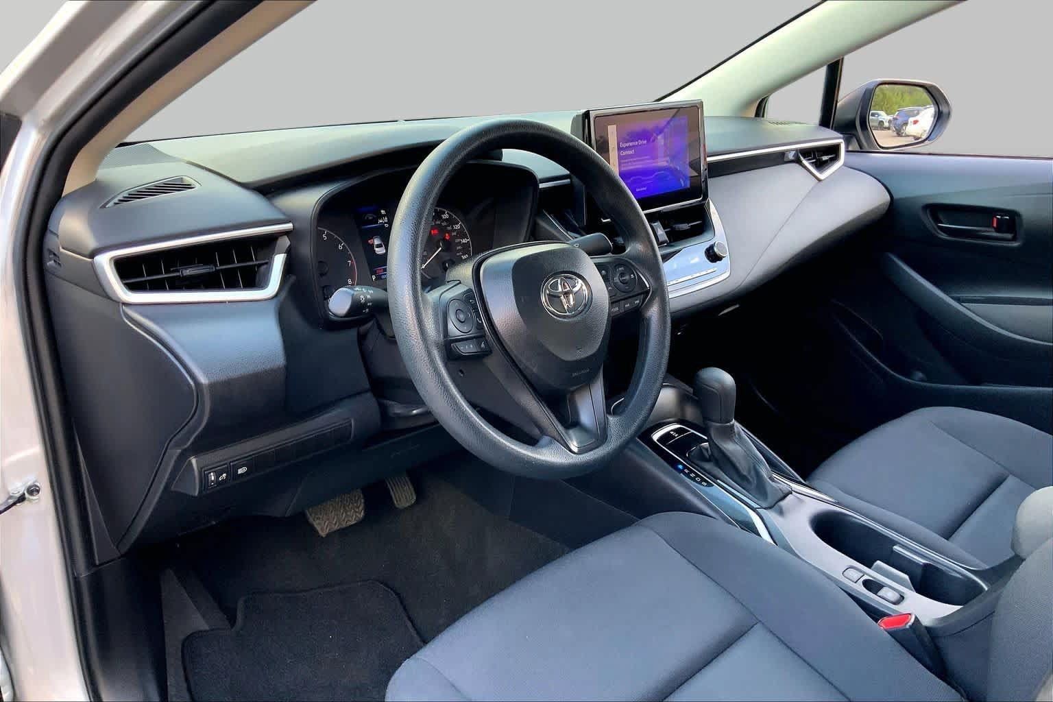 Used 2025 Toyota Corolla LE FWD image 17