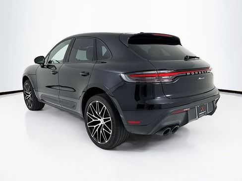 Certified 2025 Porsche Macan AWD/4WD image 3