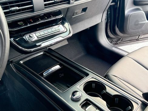 Used 2023 Lincoln Corsair AWD w/ Equipment Group 101A image 11