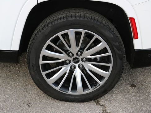 Used 2025 Jeep Grand Wagoneer 4WD w/ 8-Passenger Seating Package image 6