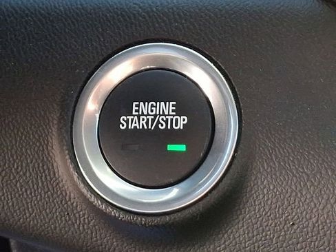 Used 2024 GMC Terrain SLT image 30