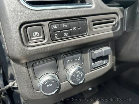 Used 2023 GMC Yukon XL SLT w/ SLT Premium Package RWD image 13