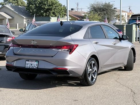 Used 2023 Hyundai Elantra SEL w/ Convenience Package FWD image 5