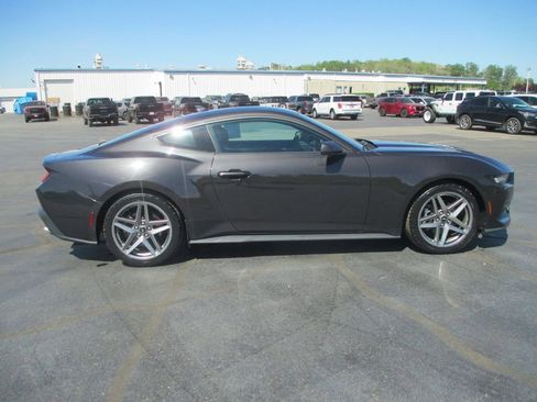 Used 2024 Ford Mustang Coupe image 5