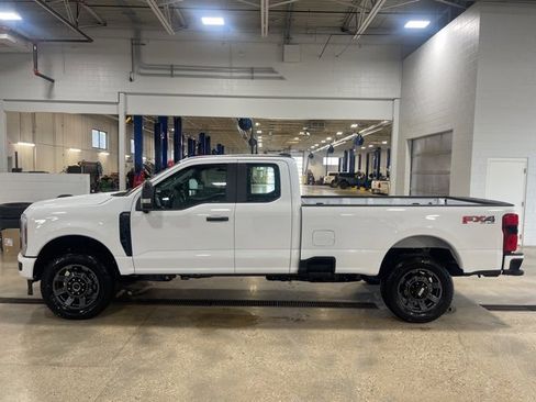 New 2025 Ford F250 XLT w/ FX4 Off-Road Package image 2