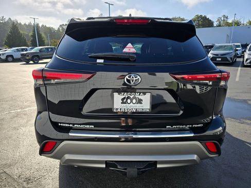 Used 2024 Toyota Highlander Platinum image 4