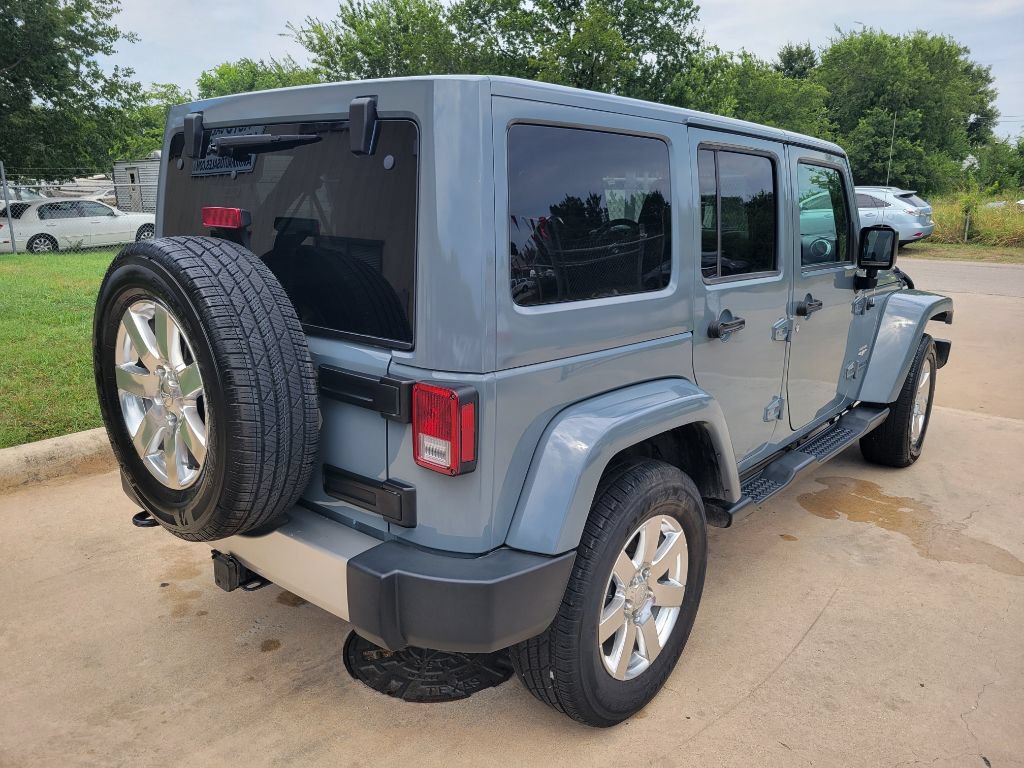 Used 2015 Jeep Wrangler Unlimited Sahara w/ Connectivity Group AWD/4WD image 3