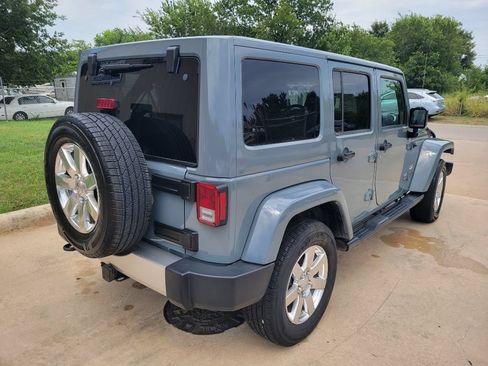 Used 2015 Jeep Wrangler Unlimited Sahara w/ Connectivity Group AWD/4WD image 3