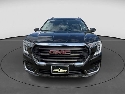 Certified 2022 GMC Terrain SLE w/ Driver Convenience Package image 3