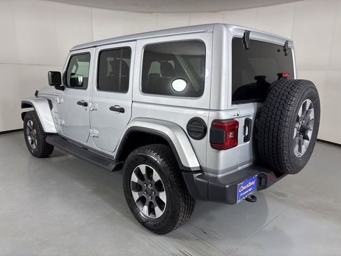 Used 2022 Jeep Wrangler Unlimited Sahara w/ LED Lighting Group AWD/4WD image 6