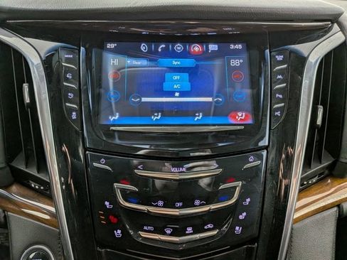 Used 2017 Cadillac Escalade Premium Luxury image 24