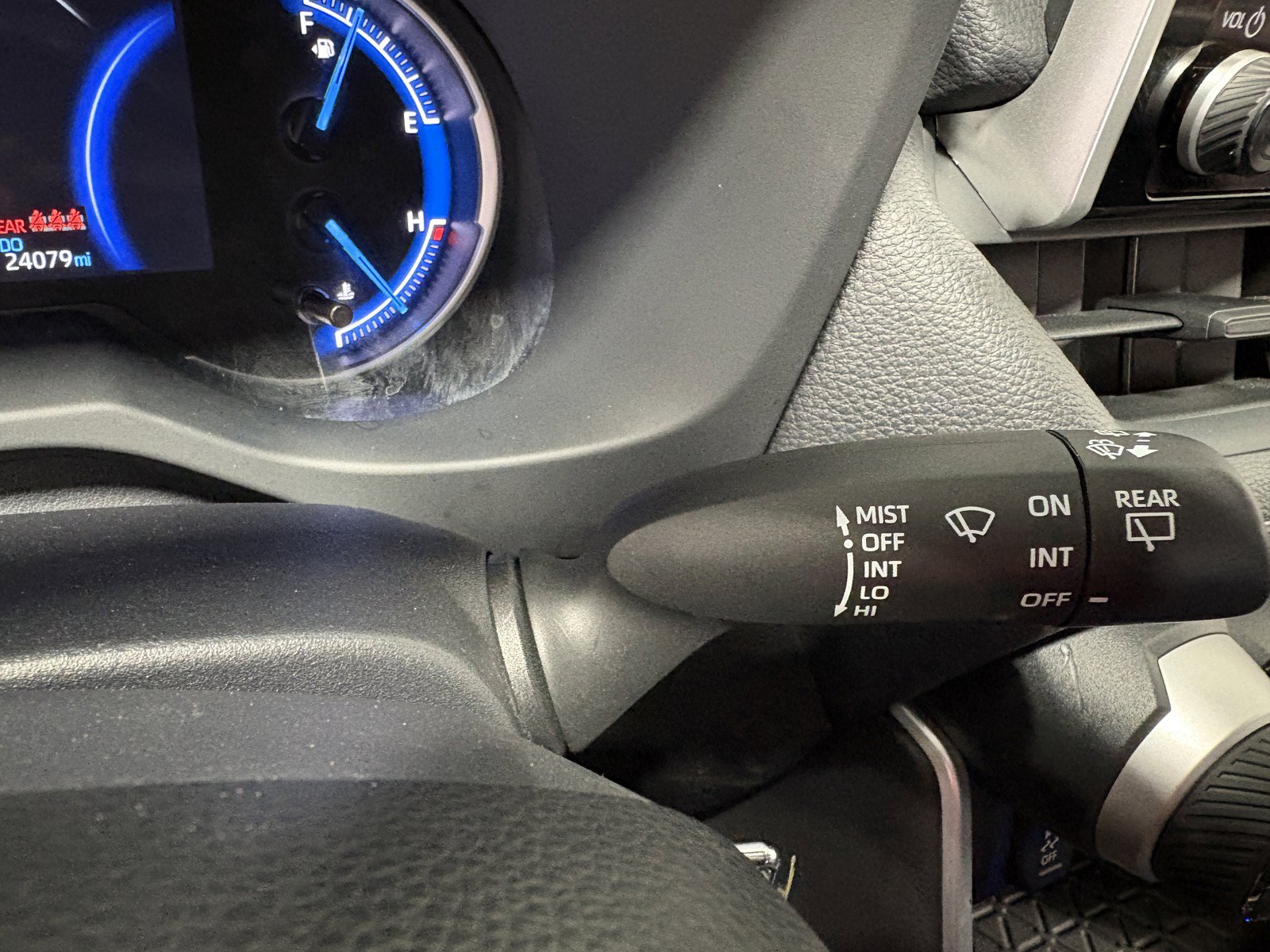 Used 2024 Toyota RAV4 LE AWD/4WD image 21