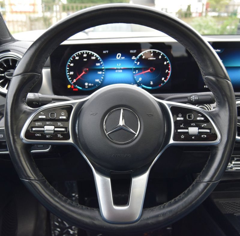 Used 2023 Mercedes-Benz CLA 250 4MATIC w/ Premium Package image 27