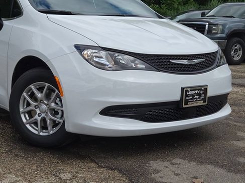 New 2027 Chrysler Pacifica LX FWD image 2