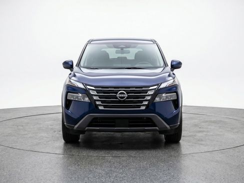Used 2025 Nissan Rogue SV FWD image 2