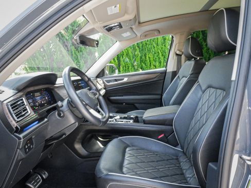Used 2025 Volkswagen Atlas SEL Premium R-Line AWD/4WD image 7