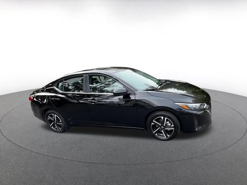Used 2025 Nissan Sentra SV image 2