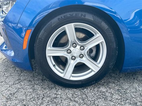 Used 2018 Chevrolet Camaro LT image 18