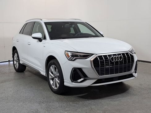 Used 2024 Audi Q3 2.0T Premium image 1